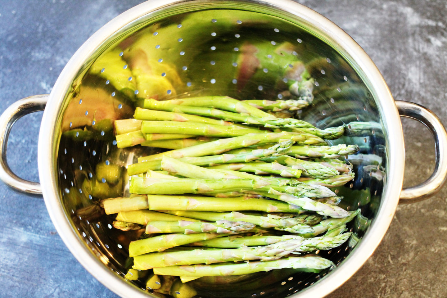 asparagus in strainer